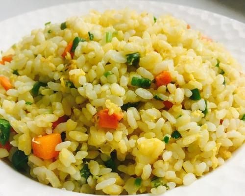 清爽健康，以蔬食蛋炒飯為主菜（蔬菜與谷物的完美結(jié)合）