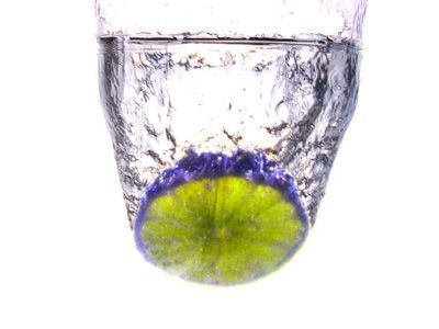 介紹最簡(jiǎn)單的減肥方法 喝水減肥法