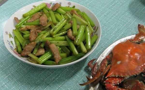 芹菜螃蟹能一起吃嗎？芹菜和螃蟹同食好嗎？(1)