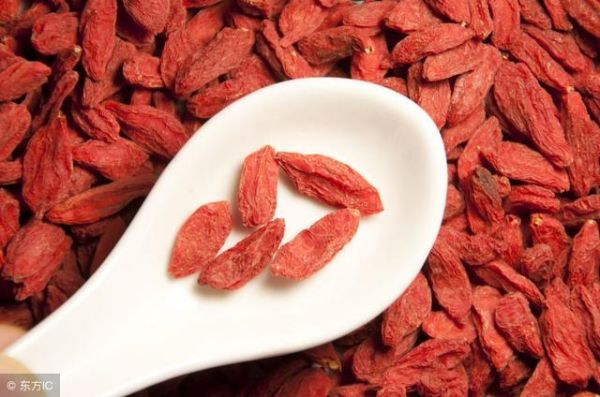 降脂抗癌,枸杞的好处多多,只会泡水你就亏了