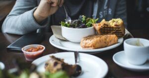 plato con alimentos con menos de 10 calorías