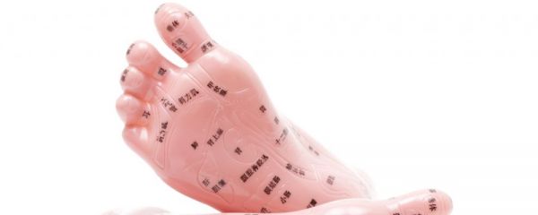 足底反射區(qū)疼痛對應(yīng)疾病 足底18個痛點準(zhǔn)確位置圖 腳部反射區(qū)及疾病圖解