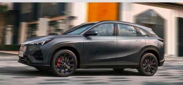 极狐阿尔法T5行驶4000公里的客观评价。作为一位北汽极狐阿尔法T5 520MAX版的用户，提车1个半月，目前行驶了4000公里，我心中的最优前三点如下： 1. 续航能力与充电便捷性 ： - 极狐阿尔法T5 520城区续航9-9.5折区间，高速续航0.7-0.8折区间，续航两个字扎实！而且充电非常方便，家充谷电就0.23元一度（四川太便宜啦），外面充的话用APP里面可以对接全国93%的电桩！外面充电非常方便！ 2. 健康座舱： - 极狐阿尔法T5在健康座舱方面做得非常出色，车内甲醛含量极低，常温下仅为0.006mg/m³，即使在50度高温下也仅为0.06mg/m³，远低于儿童房的限值标准。此外，车内还配备了CN95级空调滤芯和内置4颗紫外线杀菌灯，能够在30分钟内消灭99.99%的常见细菌，确保了车内空气的清洁和健康。欢迎买车的朋友去体验，车内真的没味道！没味道！没味道！媳妇对比了几个大牌车型和极狐，就说极狐没有味道！！有小朋友的家庭一定重点关注！！ 3. 安全性： - 极狐阿尔法T5采用了“极盾”守护体系，车身的关键受力部位使用了高强度钢和铝合金材料，提供了五星设计标准的安全保护。公路小坦克并非浪的虚名，当时看了极狐和特斯拉的对撞视频，极狐和比亚迪汉的对撞视频，直接下单了！ 这三点是我认为极狐阿尔法T5作为全优之选的重要原因，它们不仅体现了车辆的高性能和高品质，也满足了用户对于新能源车在续航、健康和安全方面的期待。 当然极狐有一些小毛病，比如 反馈的车机卡顿问题、没有应用商城，但是据说极狐团队也在积极处理，即将到来的OTA要解决这个问题！ 总体来说瑕不掩瑜，100分我打90分，剩下10分给小狐狸T5进步空间！-有驾