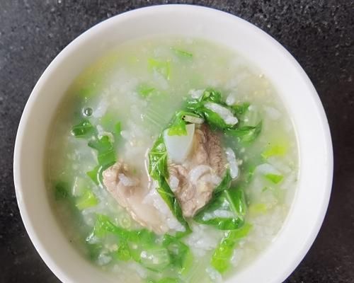 婴儿健康辅食之玉米糁排骨粥(从做法到禁忌)
