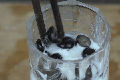 5分鐘搞定一杯水果酸奶杯，營養(yǎng)美味兩不誤，大人小孩都愛喝！