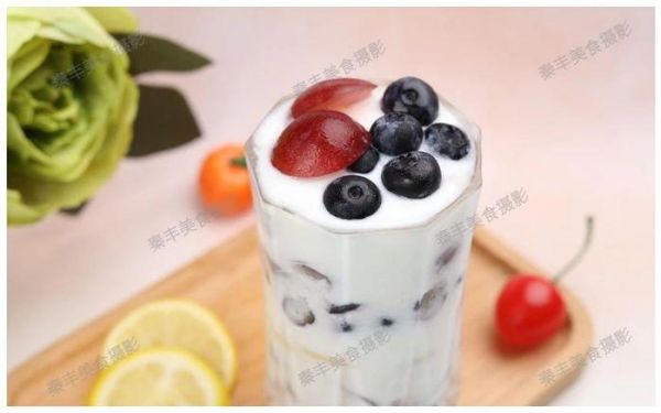 5分鐘搞定一杯水果酸奶杯，營養(yǎng)美味兩不誤，大人小孩都愛喝！
