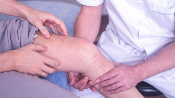 教你四个按摩养生小窍门 这样按摩可以让你变得更加年轻