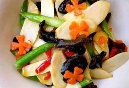紅燒魚豆腐、五行養(yǎng)生菜、海帶豆腐湯這幾道家常菜的做法