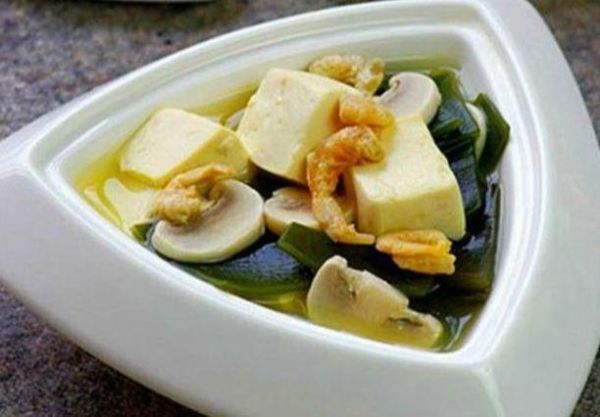 紅燒魚豆腐、五行養(yǎng)生菜、海帶豆腐湯這幾道家常菜的做法