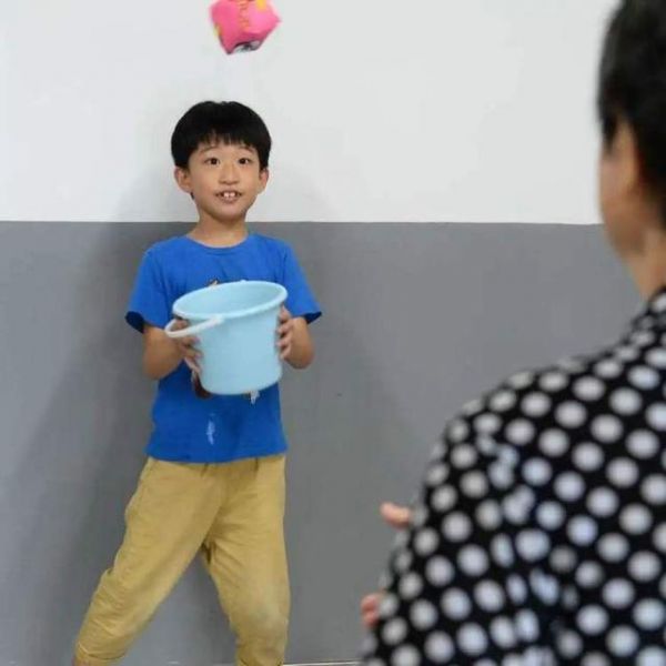 “親子運(yùn)動(dòng)會(huì)”“白領(lǐng)瑜伽課”……這個(gè)街道的健身活動(dòng)豐富多彩