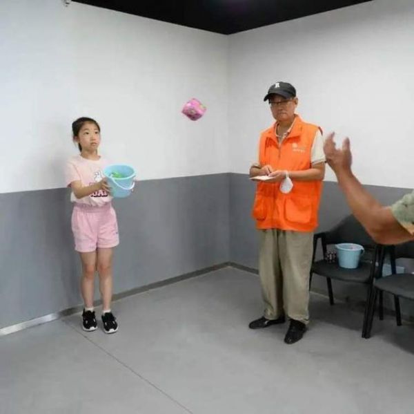 “親子運(yùn)動(dòng)會(huì)”“白領(lǐng)瑜伽課”……這個(gè)街道的健身活動(dòng)豐富多彩