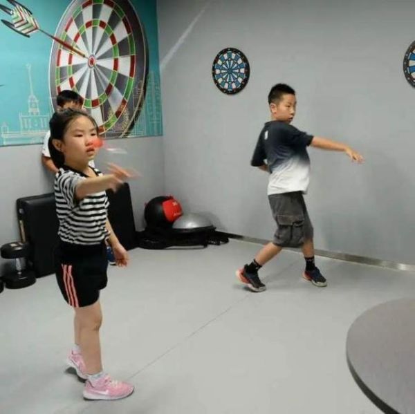 “親子運(yùn)動(dòng)會(huì)”“白領(lǐng)瑜伽課”……這個(gè)街道的健身活動(dòng)豐富多彩