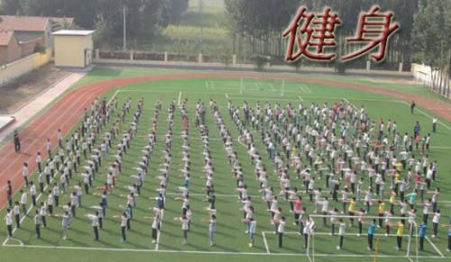 杠铃如何练习有氧健身操