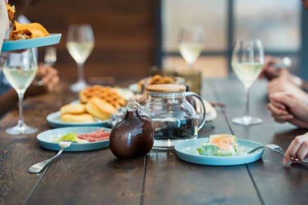 お酒と美容の関係は？美容成分を含むお酒や上手な付き合い方を紹介