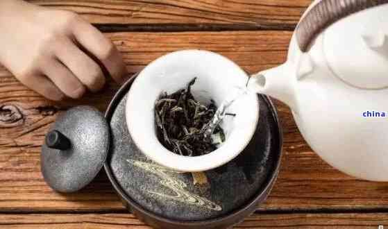 从选茶到冲泡：全方位指南教你如何泡出好喝的减脂普洱茶