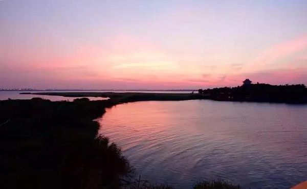 ▲有什么地方, 引人遐思却不至与世隔绝, 切近繁华却又远离喧