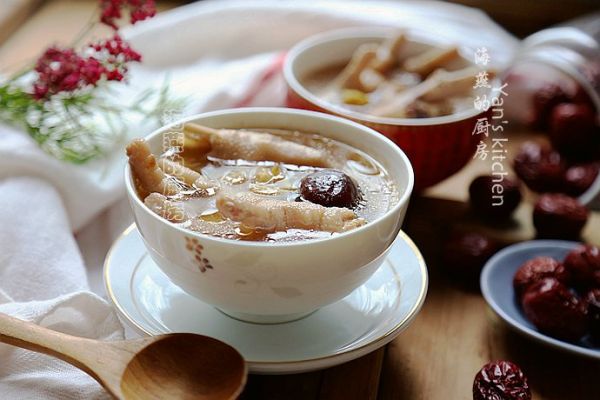 春寒料峭里的女人汤代表-【红枣板栗煲鸡脚】