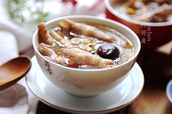 春寒料峭里的女人汤代表-【红枣板栗煲鸡脚】