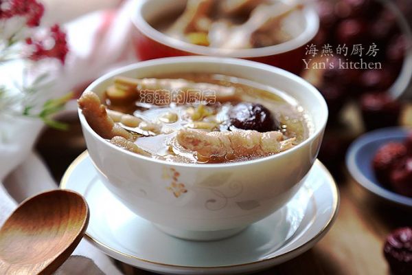 春寒料峭里的女人汤代表-【红枣板栗煲鸡脚】