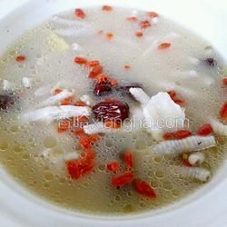 当归红枣枸杞鸡脚汤的做法[图]