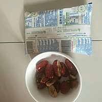 红枣牛奶 老少皆宜的做法图解1