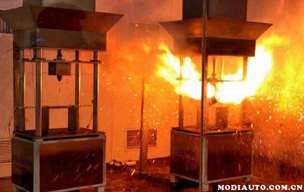 鋰電池爆炸前的預兆，鋰電池爆炸幾率大嗎(電動車鋰電池在什么情況下會爆炸)