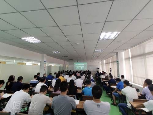 深圳盛世立成教育 學(xué)習(xí)現(xiàn)場