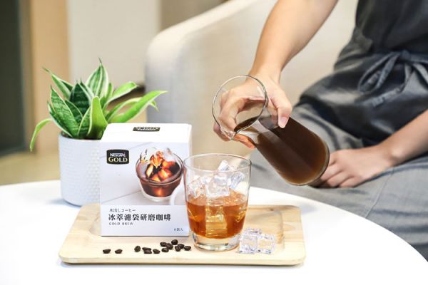 上班族不必在中午頂著豔陽外出購買冰咖啡，居家辦公者也可以一邊工作、一邊創作專屬的冰萃咖啡