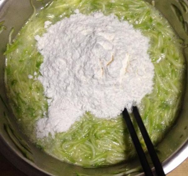 純奶手撕吐司的做法 步驟1