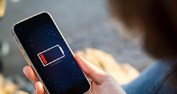 手机电池显示橘黄色代表什么？如何处理？