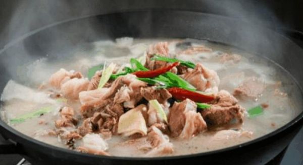 炖肉时放点它，炖出来的肉，没有腥味又软又香，一口一块，真过瘾