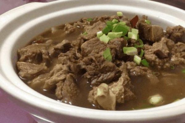 炖肉时放点它，炖出来的肉，没有腥味又软又香，一口一块，真过瘾