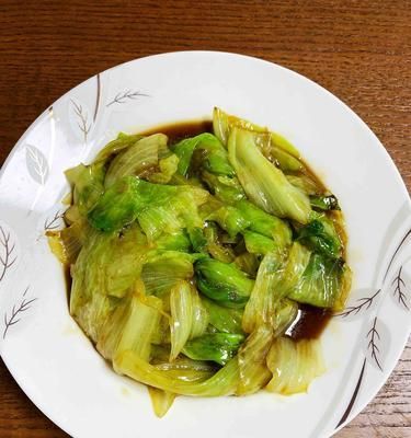 健康美味酸奶水果生菜沙拉的制作（以酸奶拌水果包生菜的多样组合）