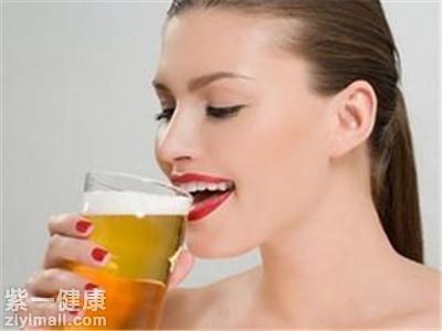 晚上喝啤酒會(huì)胖嗎 喝啤酒容易堆積脂肪