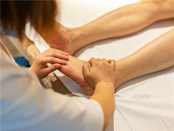 昨晚跟同事去了尖草坪區(qū)高端油壓按摩減壓會所,高端奢華極致般服務