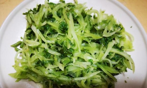 芝香凉拌豆苗的制作方法（健康又美味的清凉菜肴）