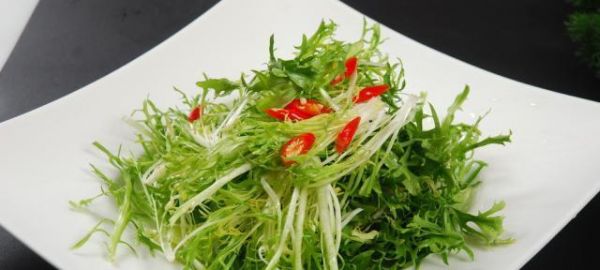 芝香凉拌豆苗的制作方法（健康又美味的清凉菜肴）