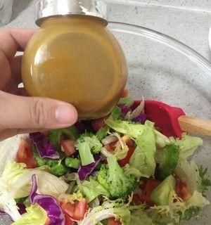 清爽美味，打造健康生活——水果蜂蜜沙拉的制作方法（以新鮮水果為基礎(chǔ)）