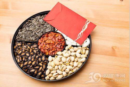 包括含卵磷脂的黃豆、花生等。它們都含有大量的抗氧化劑和維生素E，既抗癌又讓乳房組織更富有彈性。（圖片提供／39健康網）