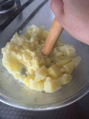 骨頭的糖人健康餐之土豆色拉球的做法步驟 第2步