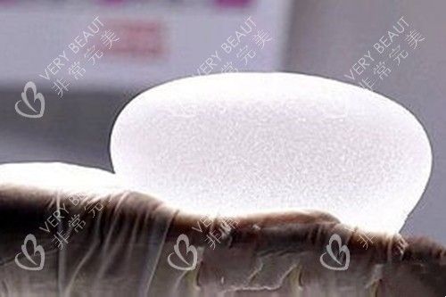 隆胸假体宣传图