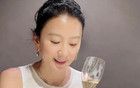 比李英爱还冻龄？年近60的她好松弛迷人！