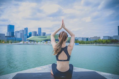 顺产后减肥瑜伽动作