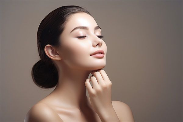 腹部抽脂价格及效果解析：了解腹部吸脂费用与成果