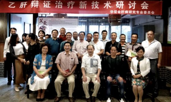 图片包含 人, 一群, 室内, 建筑 描述已自动生成