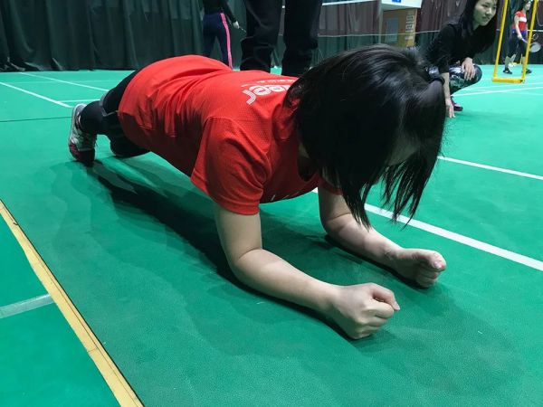 平板支撐。健康時報圖 毛圓圓攝