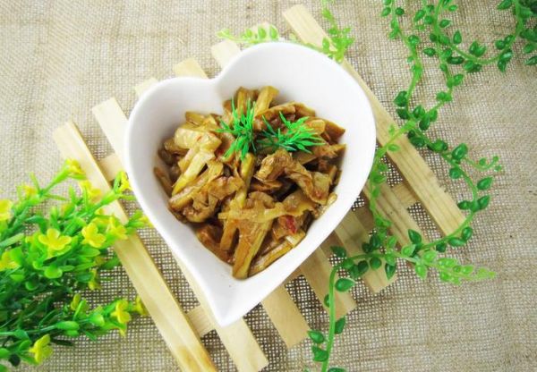 又嫩又脆的佳肴,原来鲜竹笋和干香菇可以做出这么好吃的菜