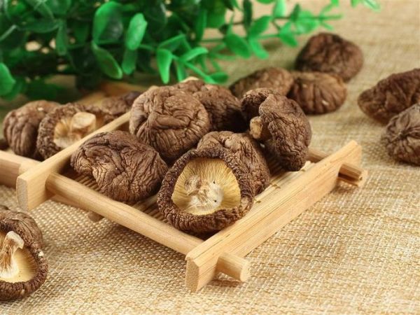 又嫩又脆的佳肴,原来鲜竹笋和干香菇可以做出这么好吃的菜