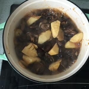 冬笋烧香菇的做法 步骤3