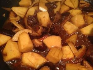 烧冬笋香菇的做法 步骤6